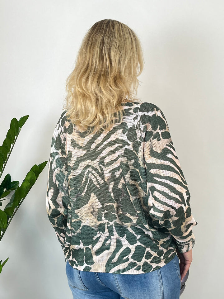 Fledermauspullover Animalprint, khaki von Bella Vita - Mode &amp; Lifestyle