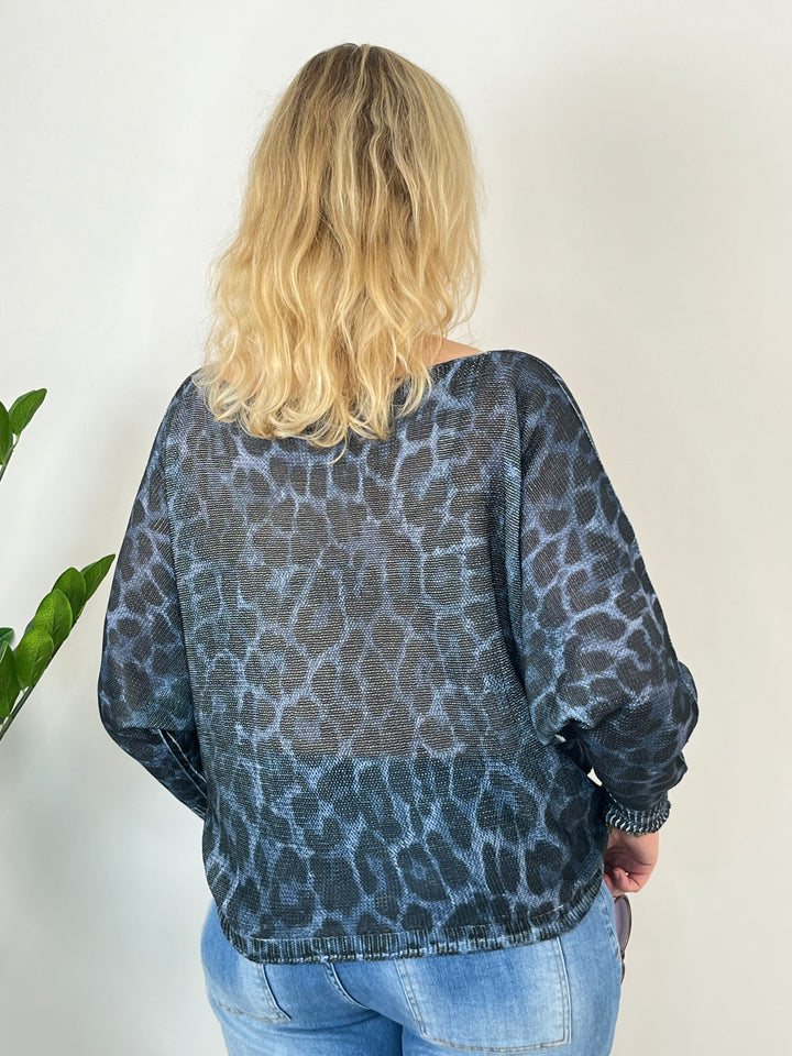 Fledermauspullover Leoprint, jeansblau-schwarz von Bella Vita - Mode &amp; Lifestyle