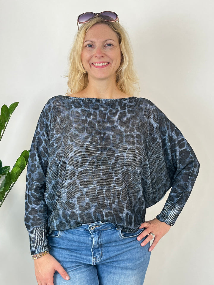 Fledermauspullover Leoprint, jeansblau-schwarz von Bella Vita - Mode &amp; Lifestyle