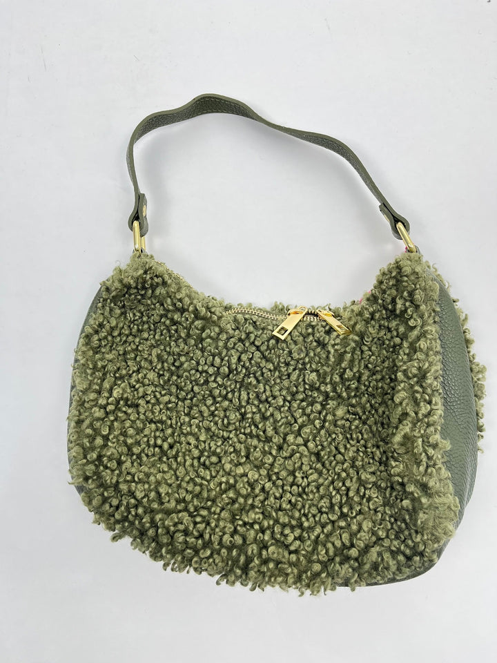 Halbmondtasche mit Fellimitat, khaki von Bella Vita - Mode &amp; Lifestyle