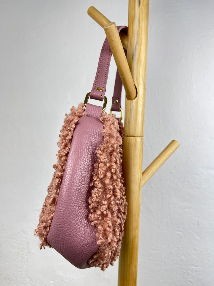 Halbmondtasche mit Fellimitat, rosenholz von Bella Vita - Mode &amp; Lifestyle