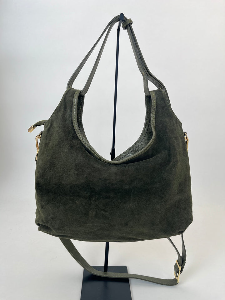Olivgrüne Hobo Bag aus Wildleder mit zwei Henkeln und verstellbarem Crossbody-Gurt