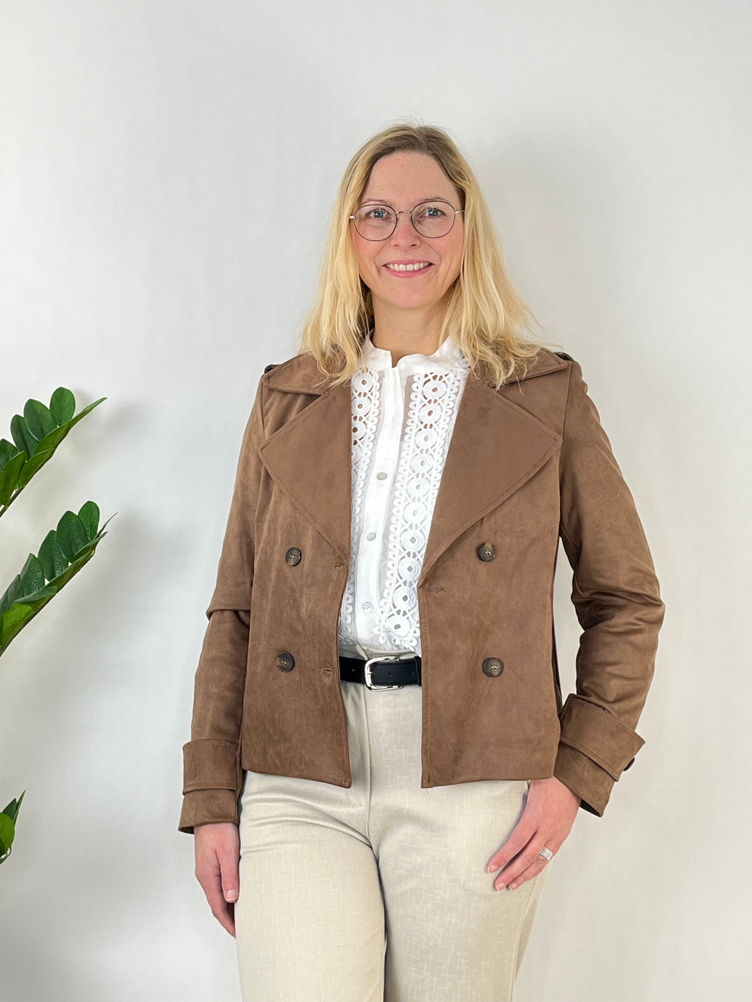 Kurzjacke aus Veloursimitat, cognac von Bella Vita - Mode & Lifestyle