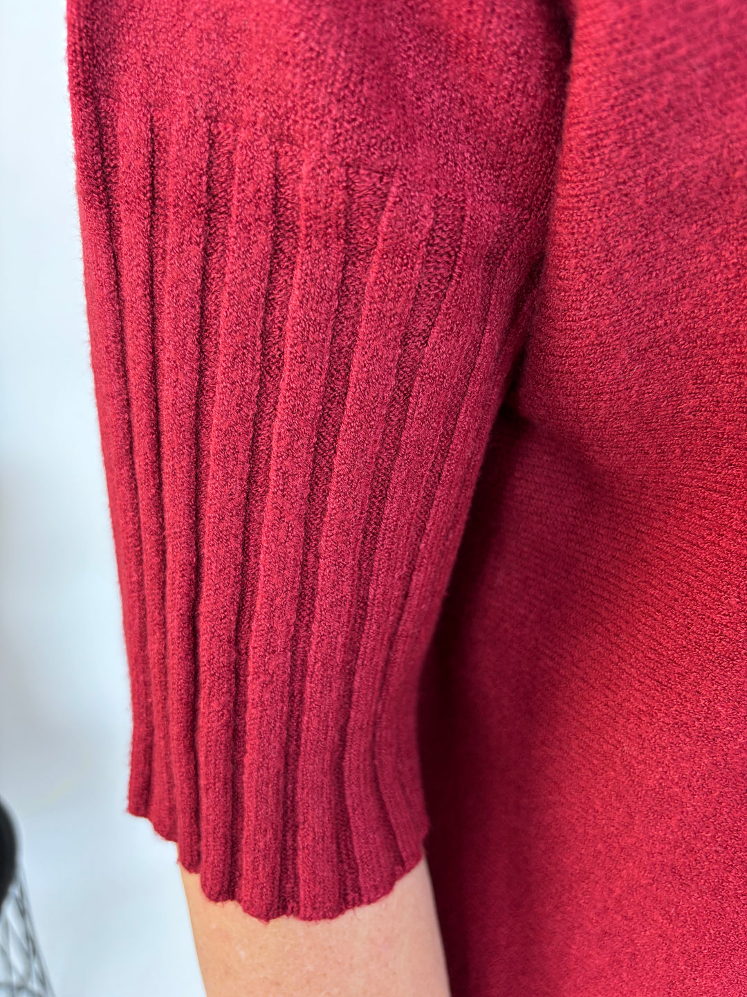 Short-sleeved sweater with stand-up collar