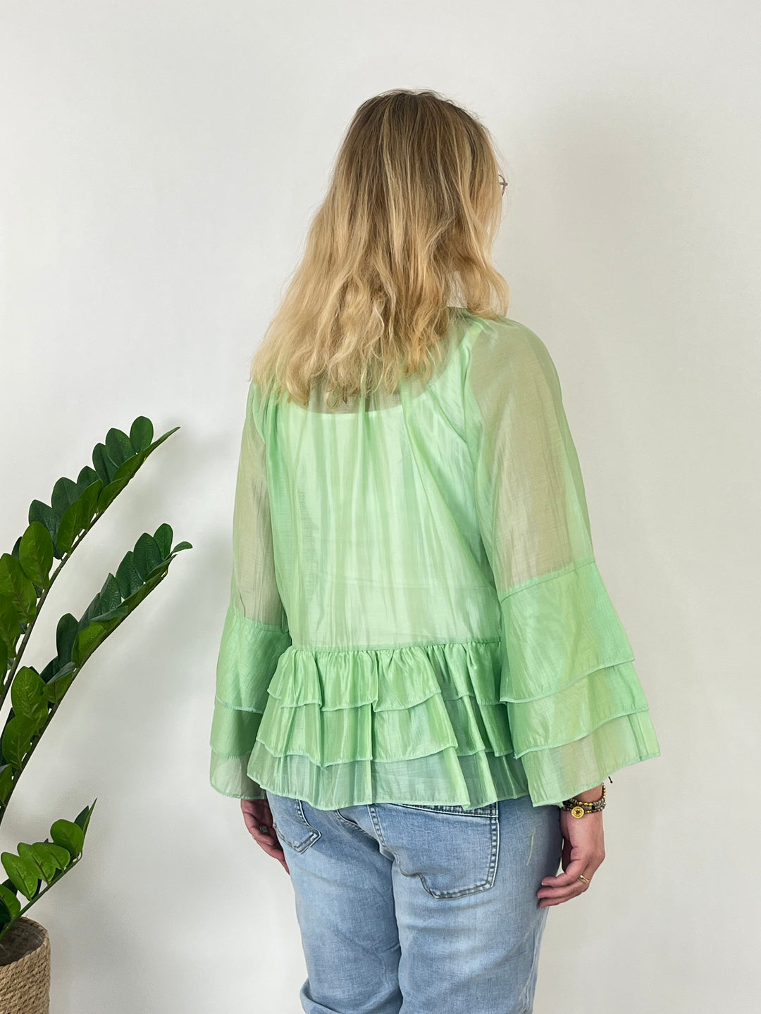 Luftige Tunikabluse mit Volants, hellgrün von Bella Vita - Mode & Lifestyle