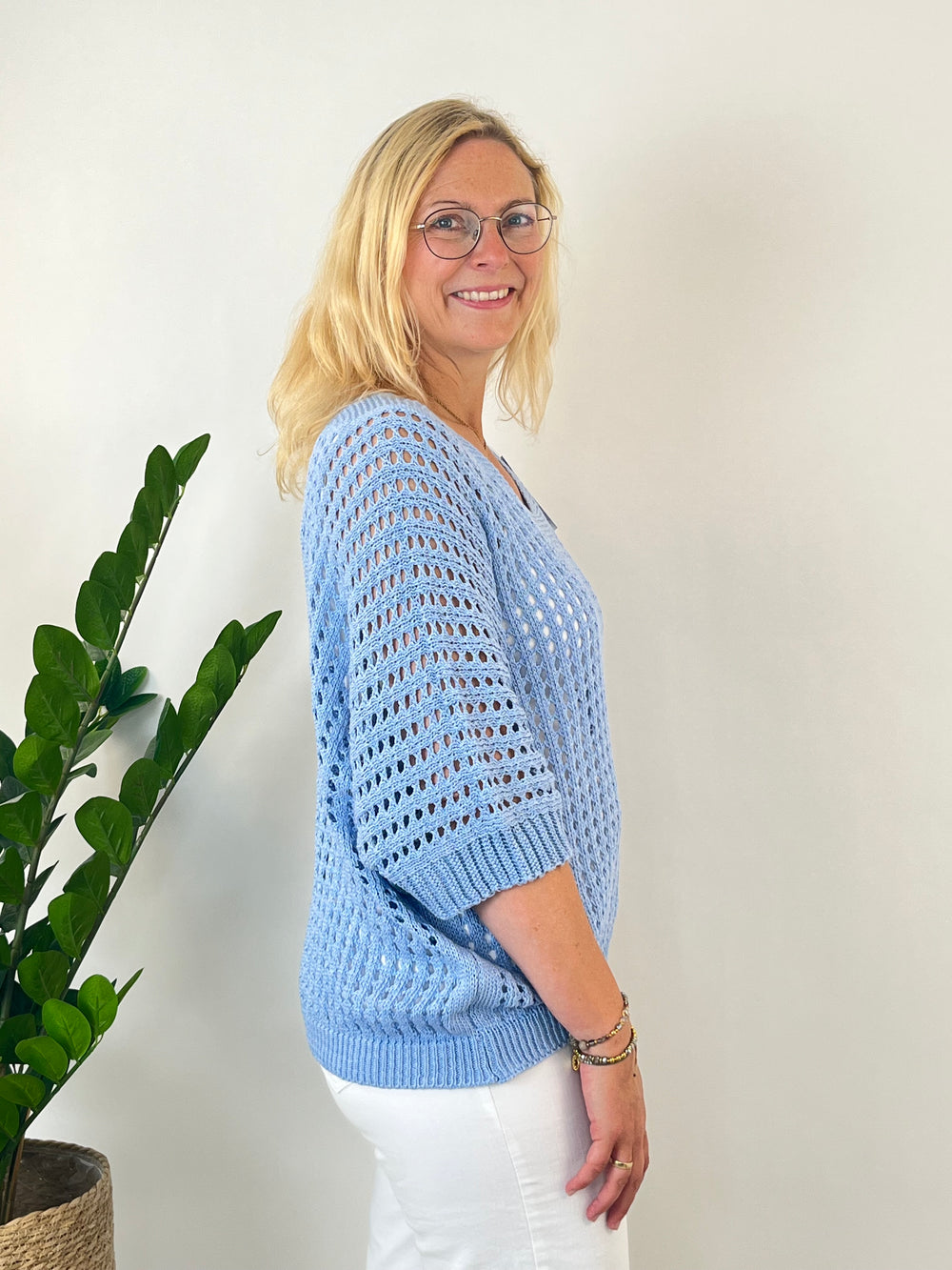 Sommerpullover Lochstrick, hellblau von Bella Vita - Mode & Lifestyle
