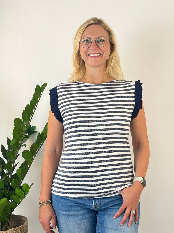 Striped top with shiny thread 