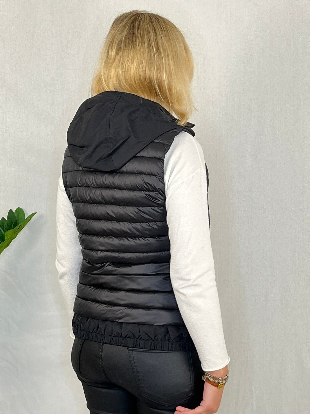 Steppweste mit Kapuze, schwarz