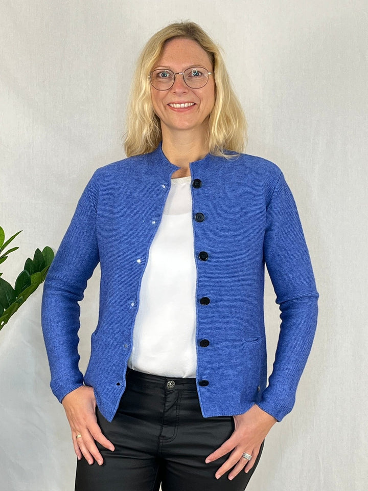 Strickjacke im Janker-Stil, blau
