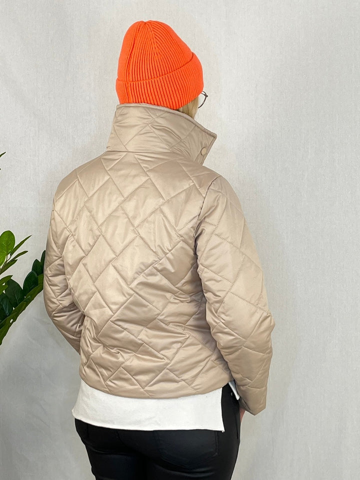 Steppjacke mit Druckknöpfen, beige