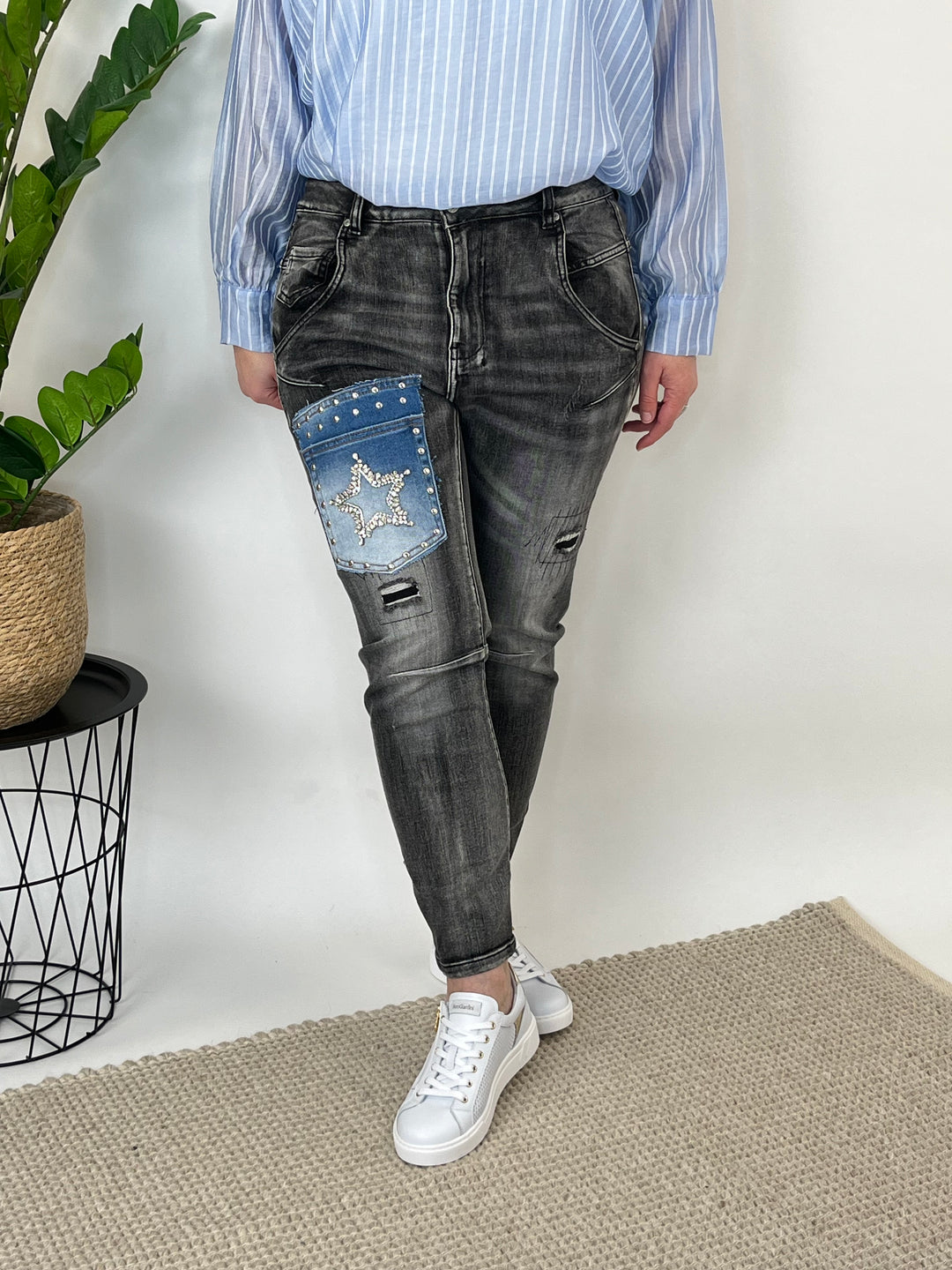 Jeans mit Applikation, black denim von Bella Vita - Mode & Lifestyle