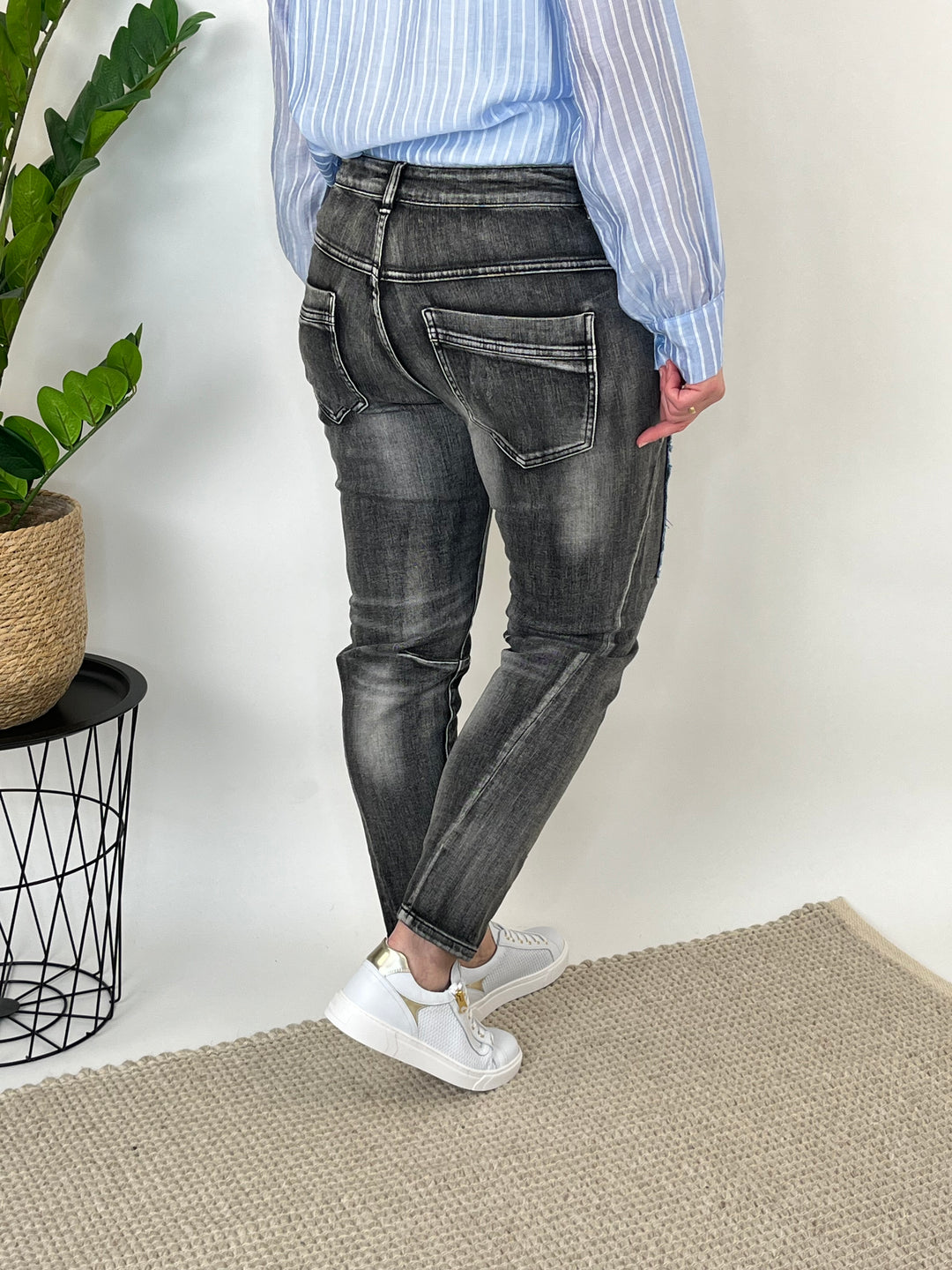 Jeans mit Applikation, black denim von Bella Vita - Mode & Lifestyle