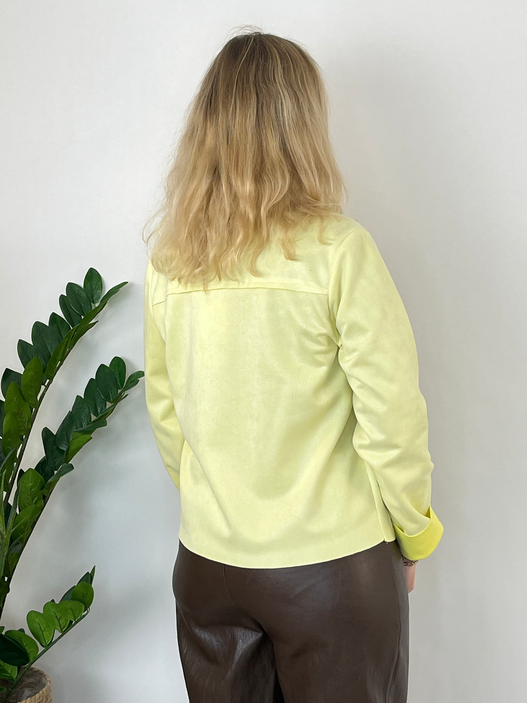 Kurzblazer in Veloursoptik, gelb von Bella Vita - Mode & Lifestyle