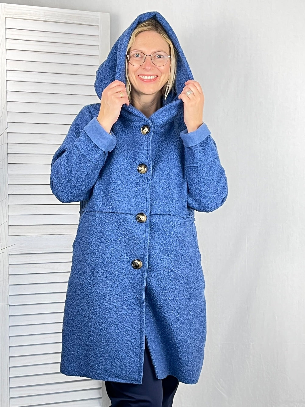 Boucléjacke mit Kapuze, blau