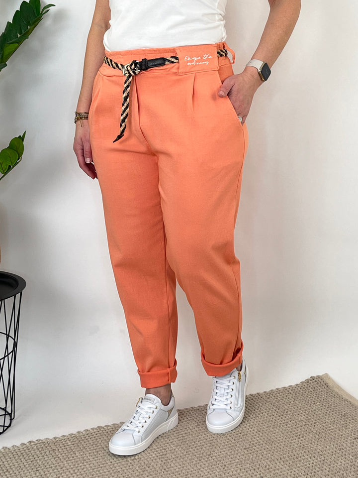 Schlupfhose mit Flechtgürtel, koralle von Bella Vita - Mode & Lifestyle