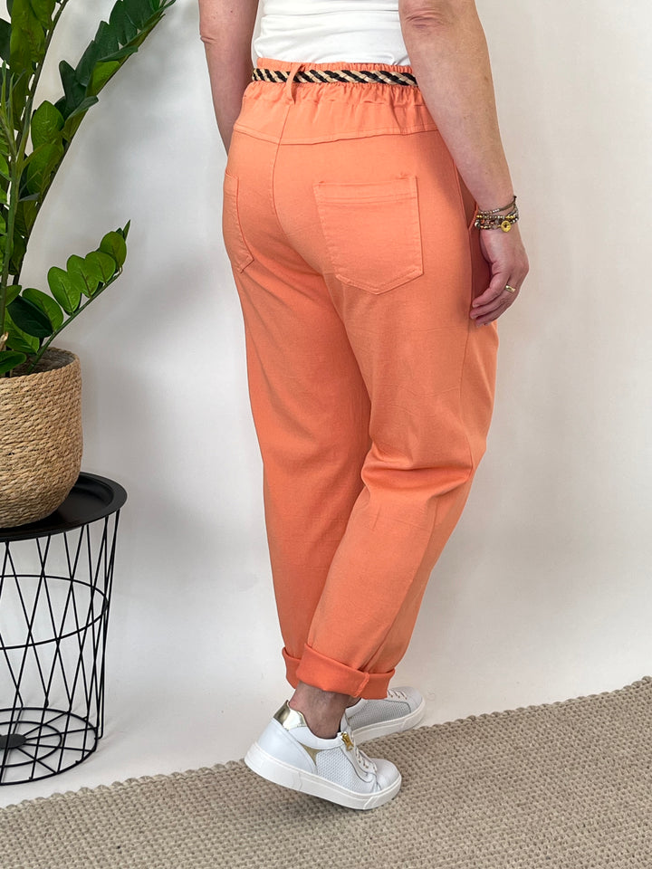 Schlupfhose mit Flechtgürtel, koralle von Bella Vita - Mode & Lifestyle