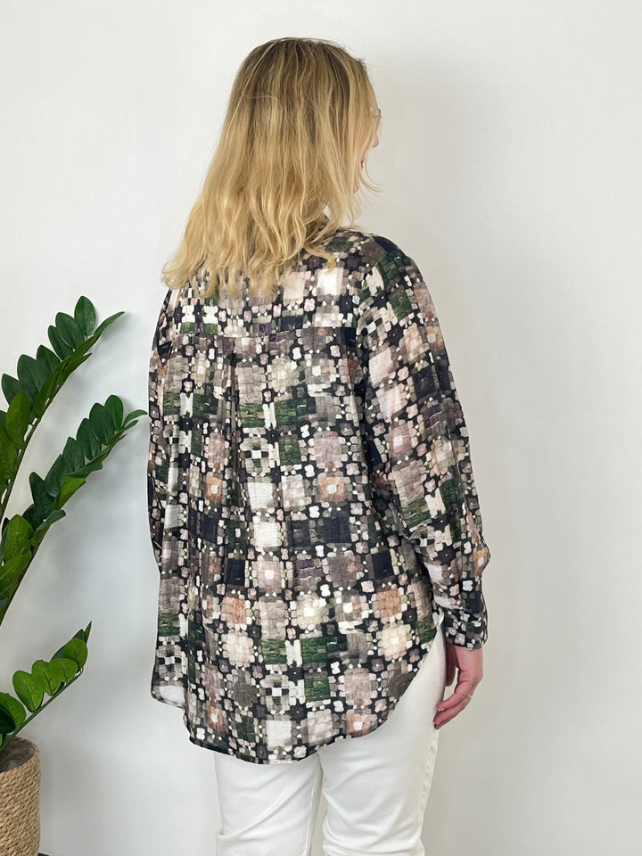 Longbluse grafisch, khaki-beige von Bella Vita - Mode & Lifestyle