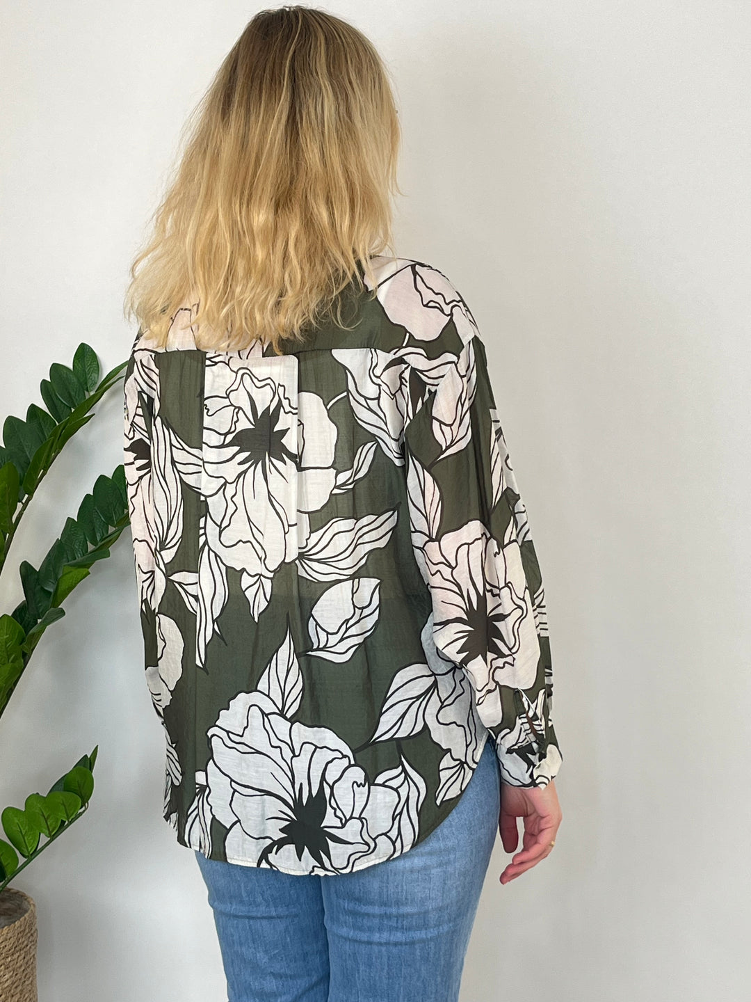 Bluse mit floralem Alloverprint, khaki von Bella Vita - Mode & Lifestyle