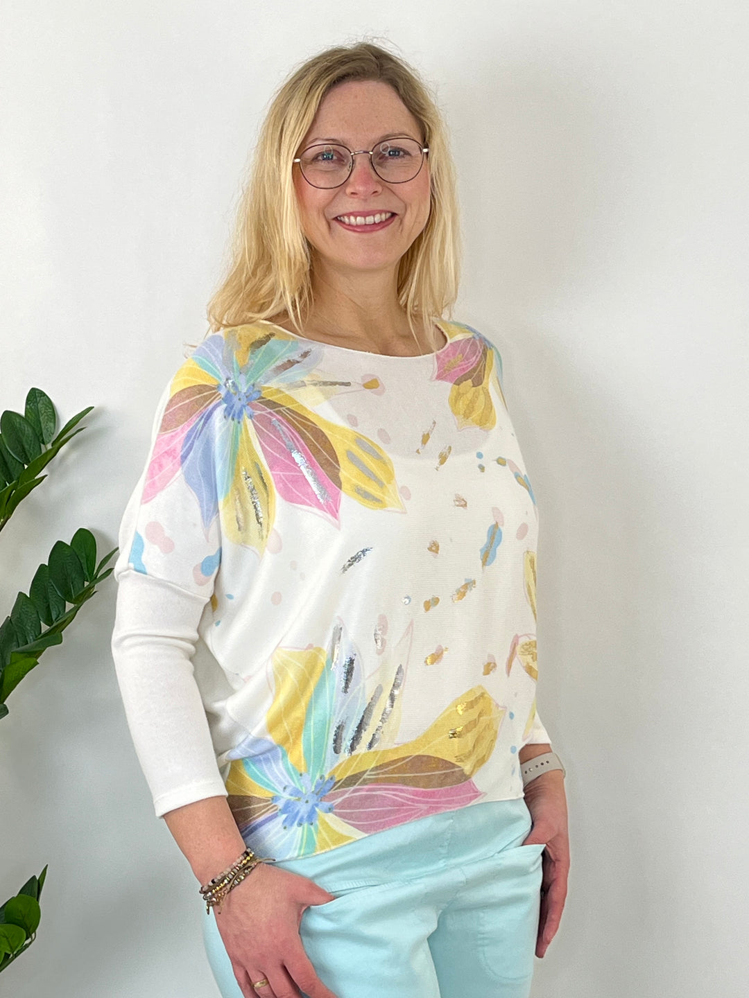 Fledermauspullover floral, ecru-bunt von Bella Vita - Mode & Lifestyle