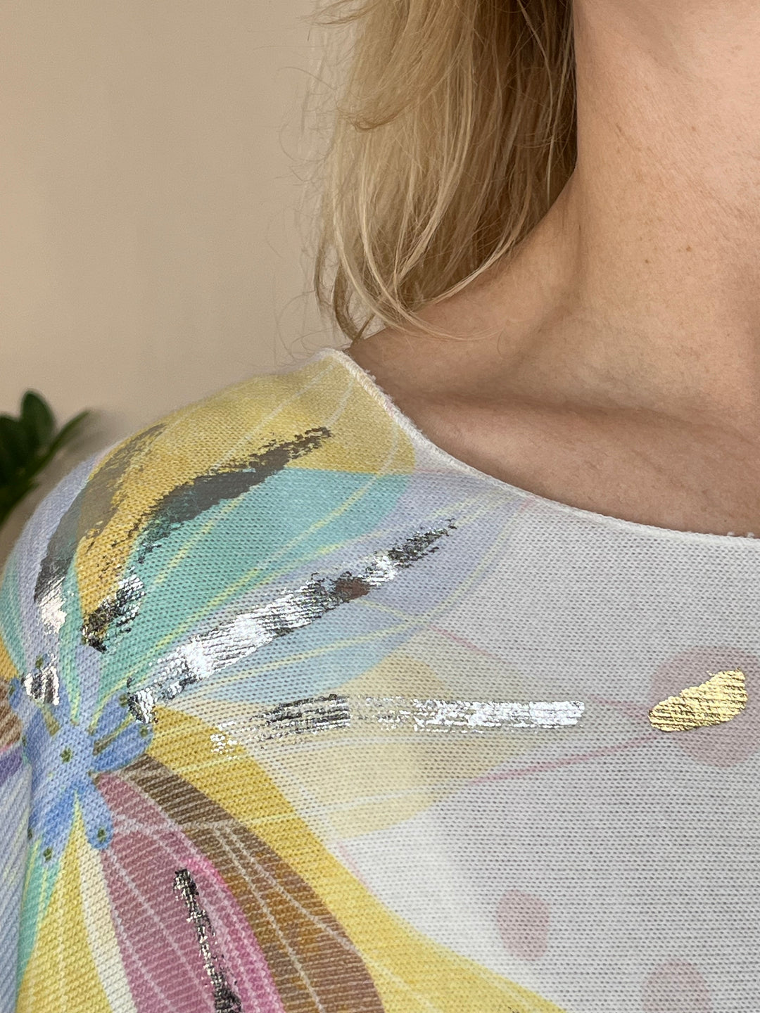 Fledermauspullover floral, ecru-bunt von Bella Vita - Mode & Lifestyle