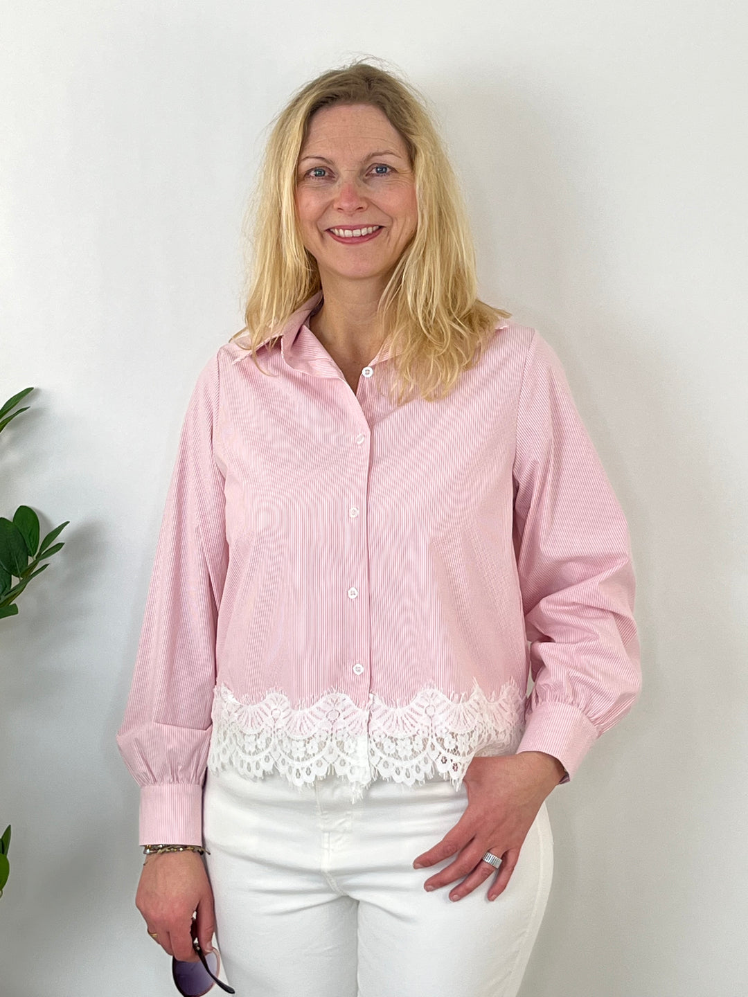 Streifenbluse mit Spitze, rosa von Bella Vita - Mode & Lifestyle