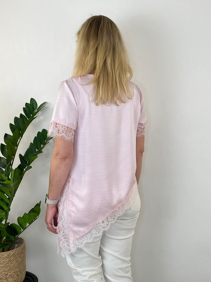 Asymmetrisches Blusenshirt mit Spitze, rosa von Bella Vita - Mode & Lifestyle