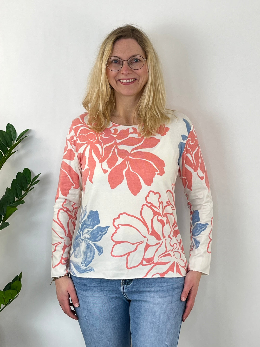Pullover floral bedruckt, apricot-blau von Bella Vita - Mode & Lifestyle