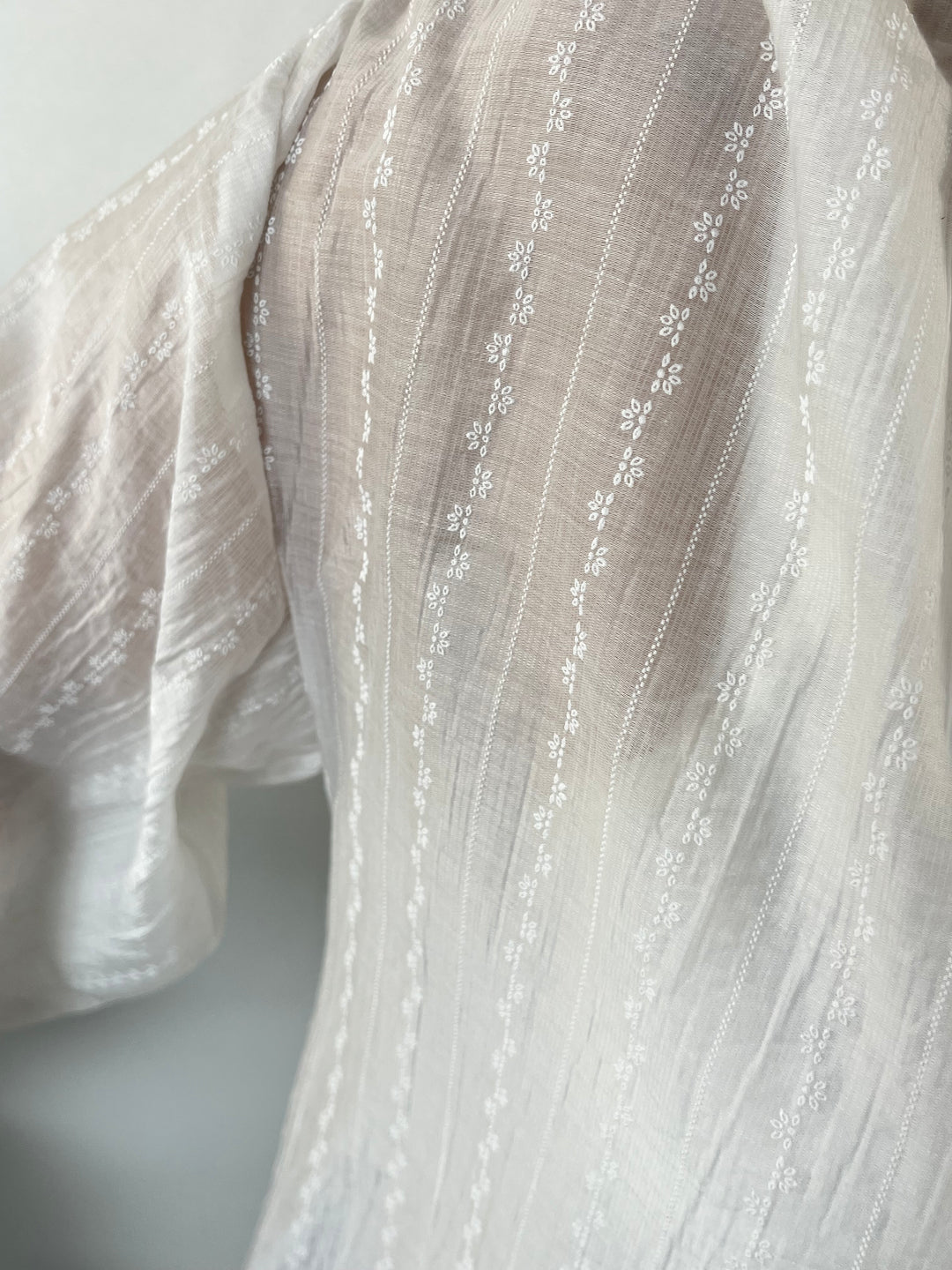 Print-Bluse mit femininen Details, ecru von Bella Vita - Mode & Lifestyle