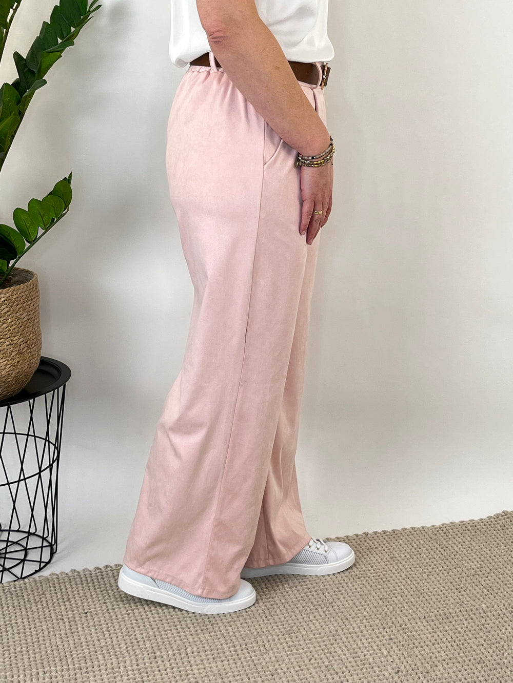 Marlene-Hose aus Veloursimitat, rosa von Bella Vita - Mode & Lifestyle
