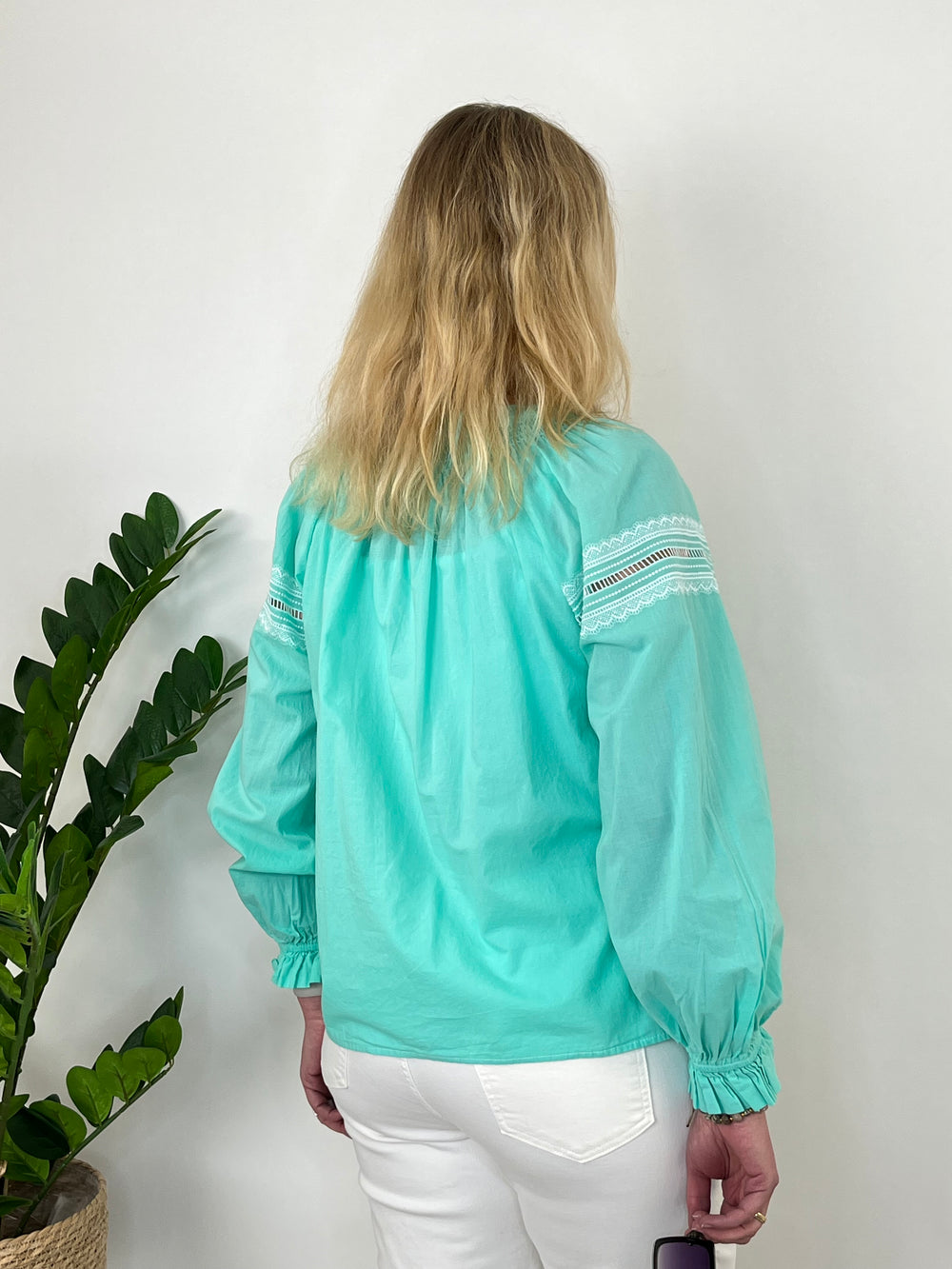 Bluse mit Spitzen-Details, smaragd von Bella Vita - Mode & Lifestyle