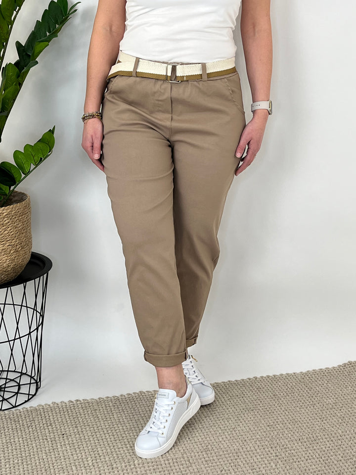 Jogpant mit Ziergürtel, cognac von Bella Vita - Mode & Lifestyle