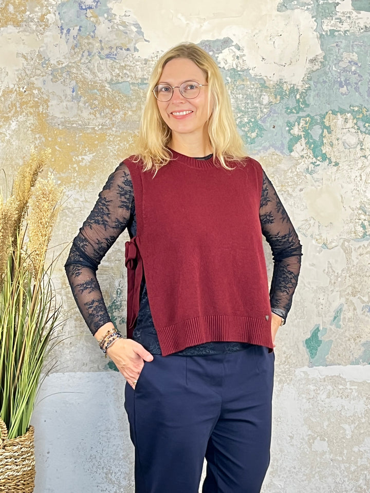 Pullunder mit Bindebändern, bordeaux von Bella Vita - Mode & Lifestyle