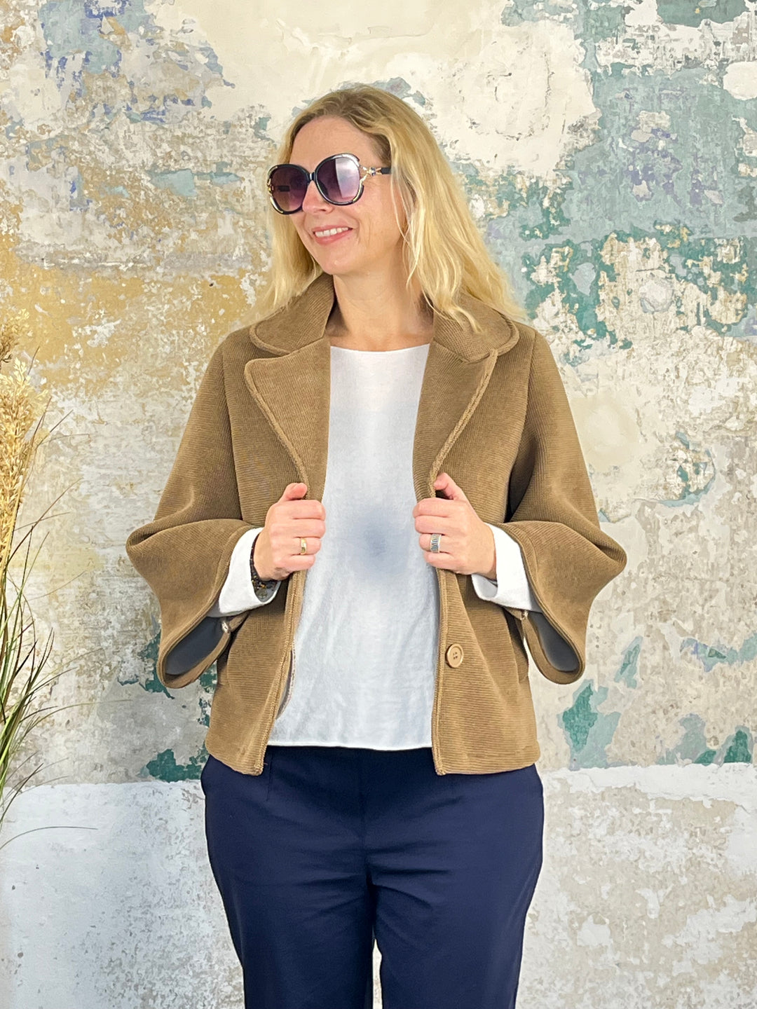 Kurzjacke in Waffeloptik, cognac von Bella Vita - Mode & Lifestyle