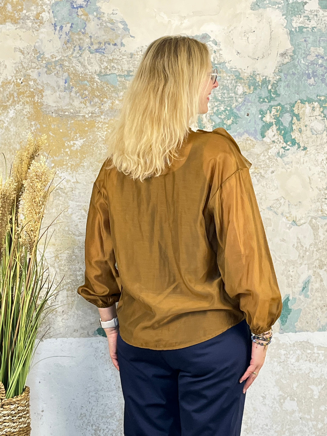 Bluse mit Rüschen, cognac