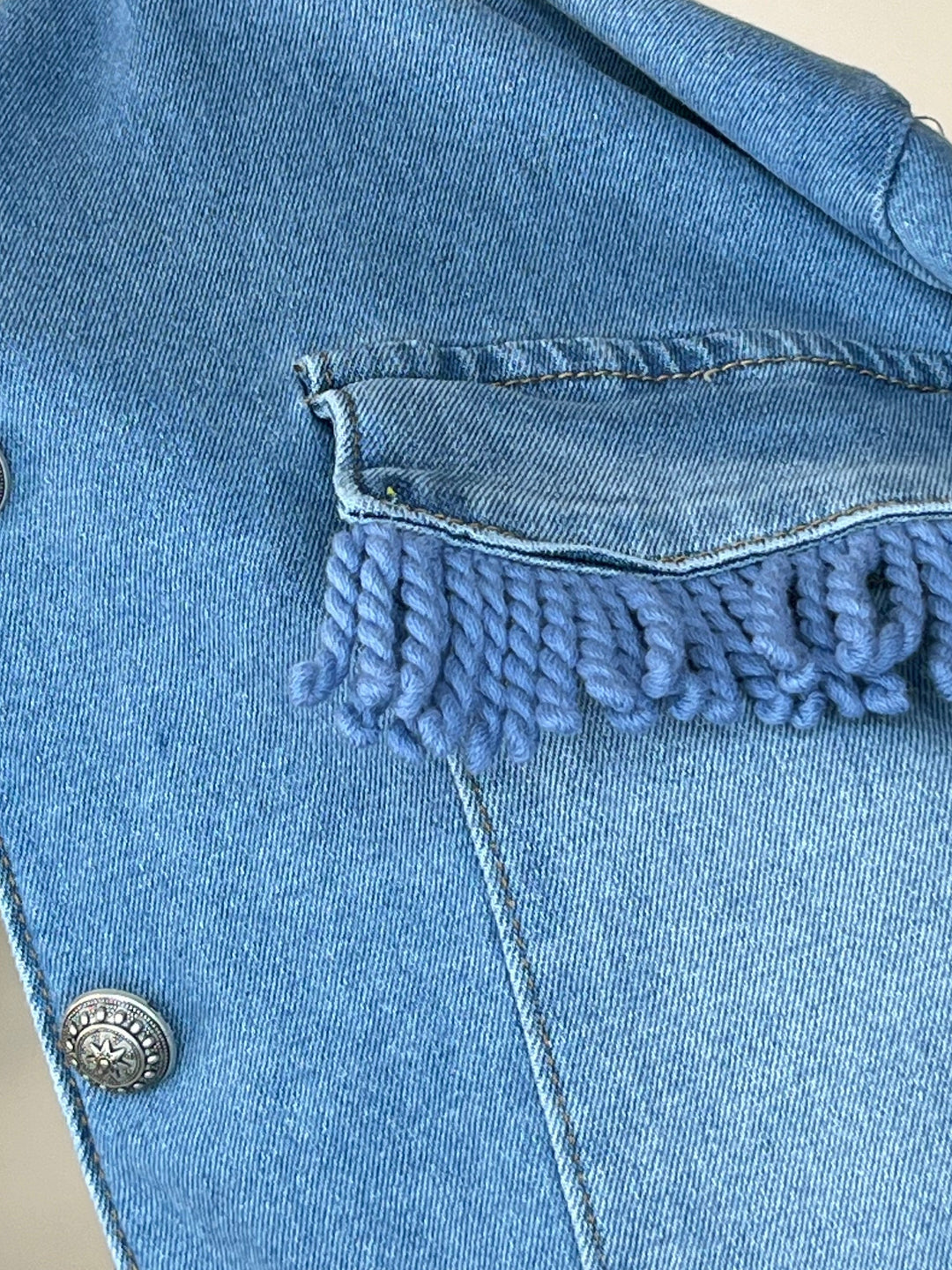 Jeansjacke Vintage mit Fransen, blue denim von Bella Vita - Mode & Lifestyle