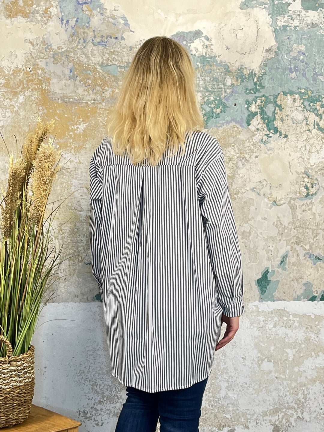 Streifenbluse mit Stickerei, grau