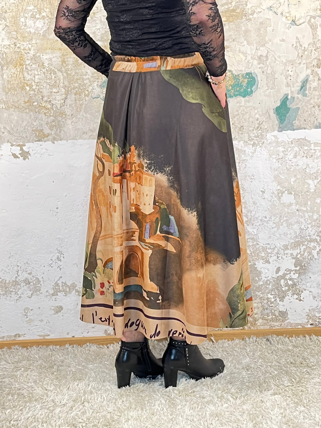 Velourslederimitat-Rock mit Druck, schwarz