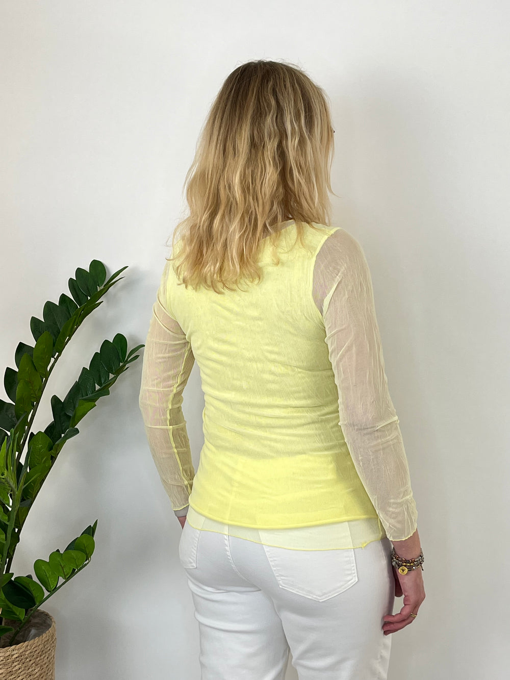 Mesh-Shirt, vanillegelb von Bella Vita - Mode & Lifestyle