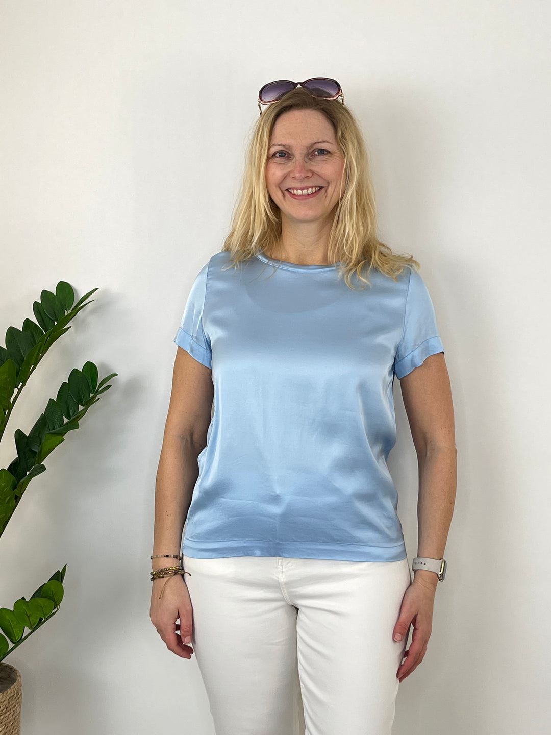 Shirt aus Glanzware, hellblau von Bella Vita - Mode & Lifestyle