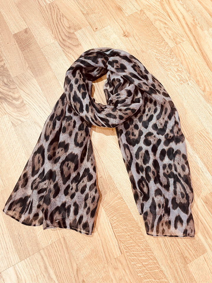 Leichter Schal aus Viskose mit Leo-Print, braun-taupe