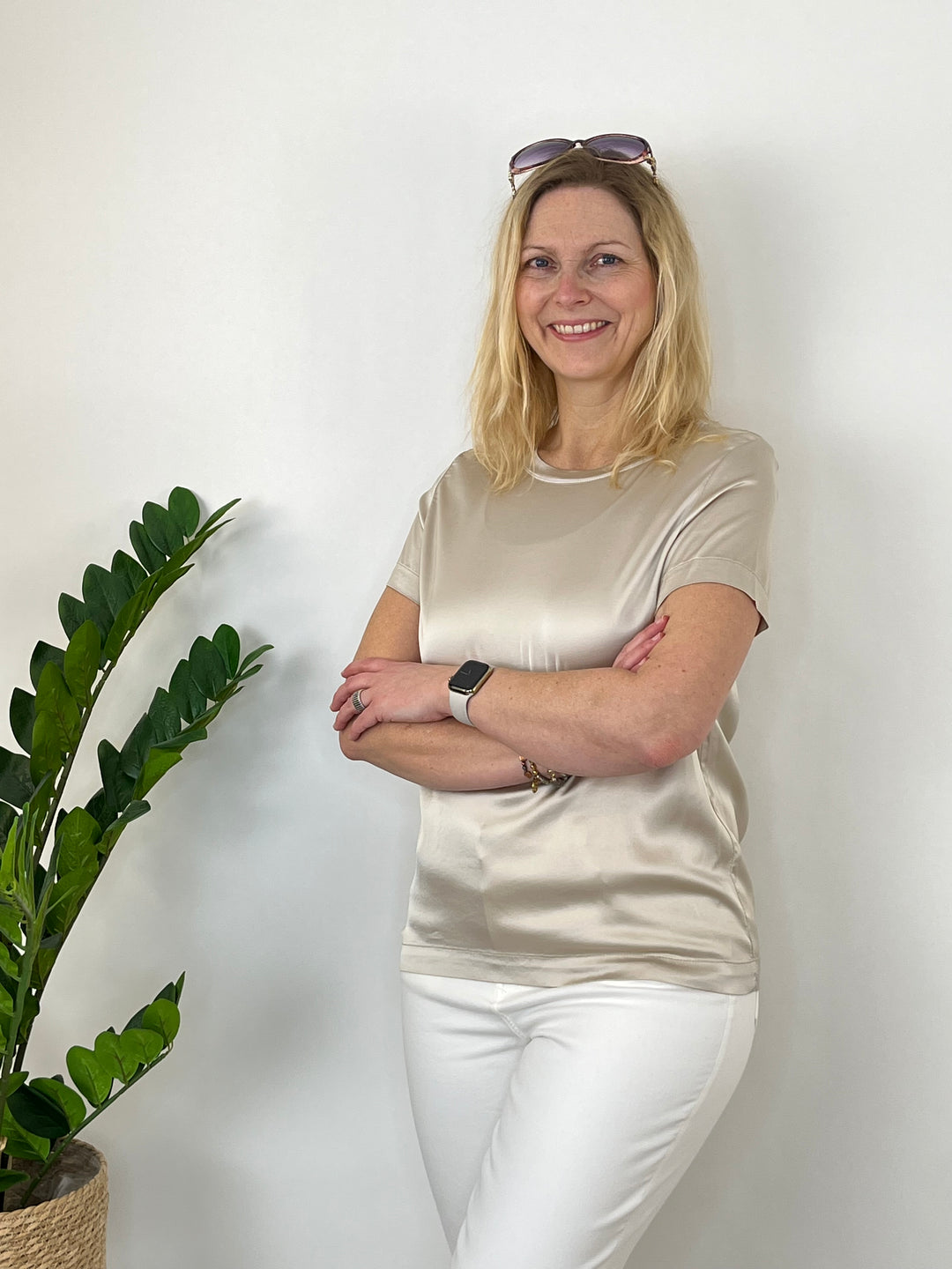 Shirt aus Glanzware, stein von Bella Vita - Mode & Lifestyle