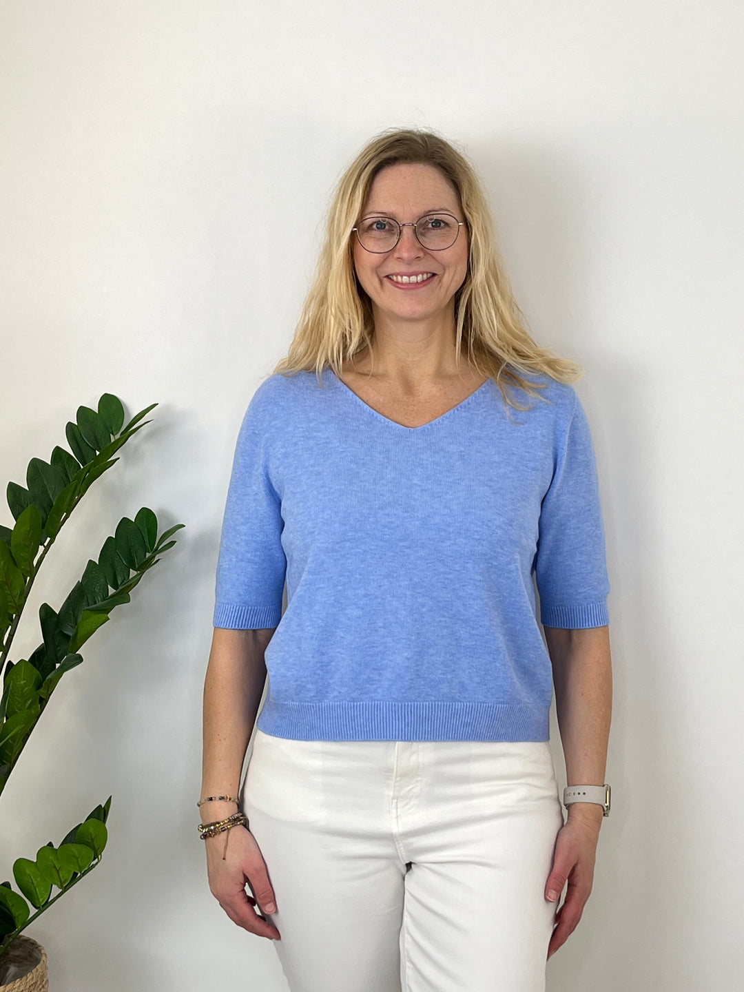 Kurzarmpullover mit V-Ausschnitt, jeansblau von Bella Vita - Mode & Lifestyle