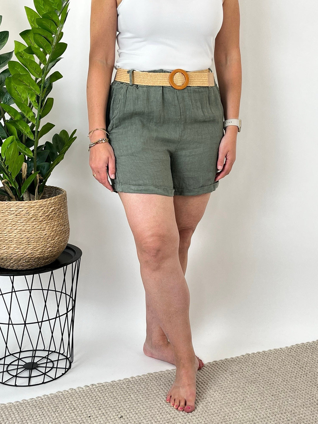 Leinenshorts mit Ziergürtel, khaki von Bella Vita - Mode & Lifestyle