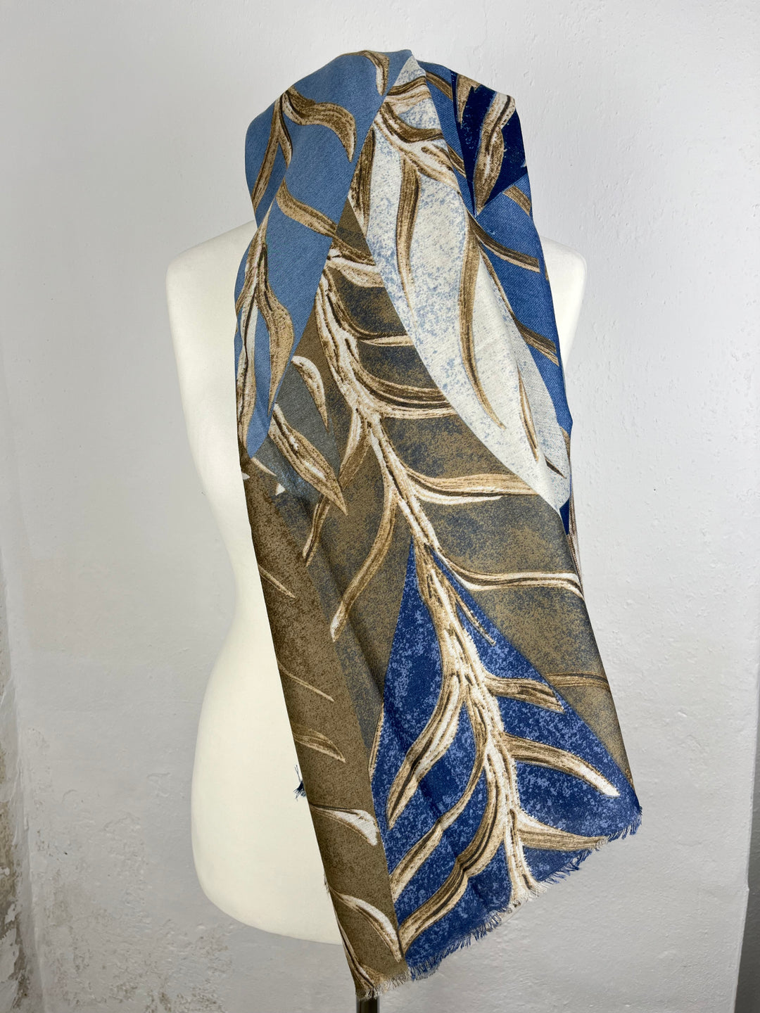 Schal mit Blätterdruck, blau