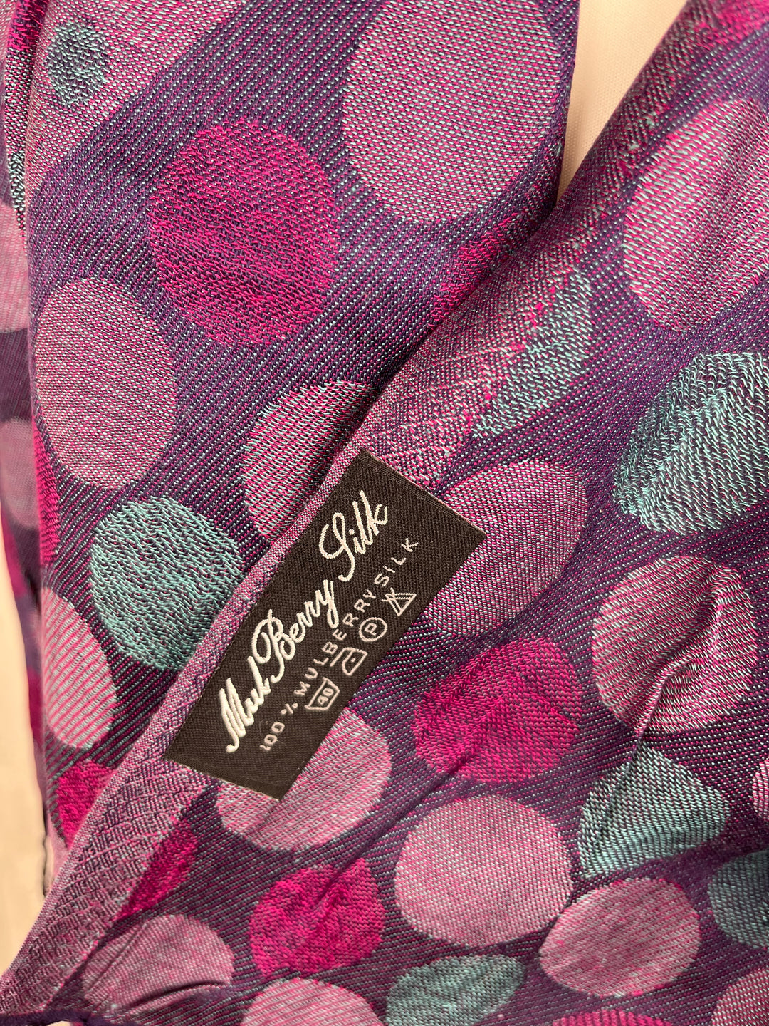 Jacquardschal aus Maulbeerseide, Tupfendessin von Bella Vita - Mode & Lifestyle