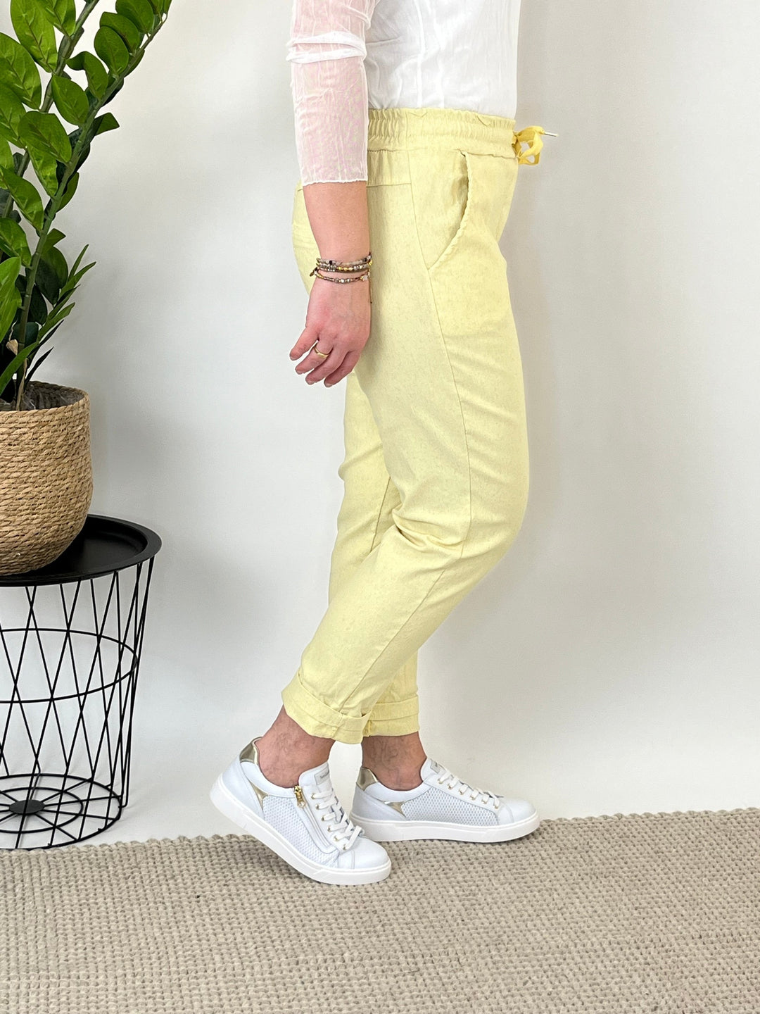 Sportive Jogpant, vanillegelb von Bella Vita - Mode &amp; Lifestyle