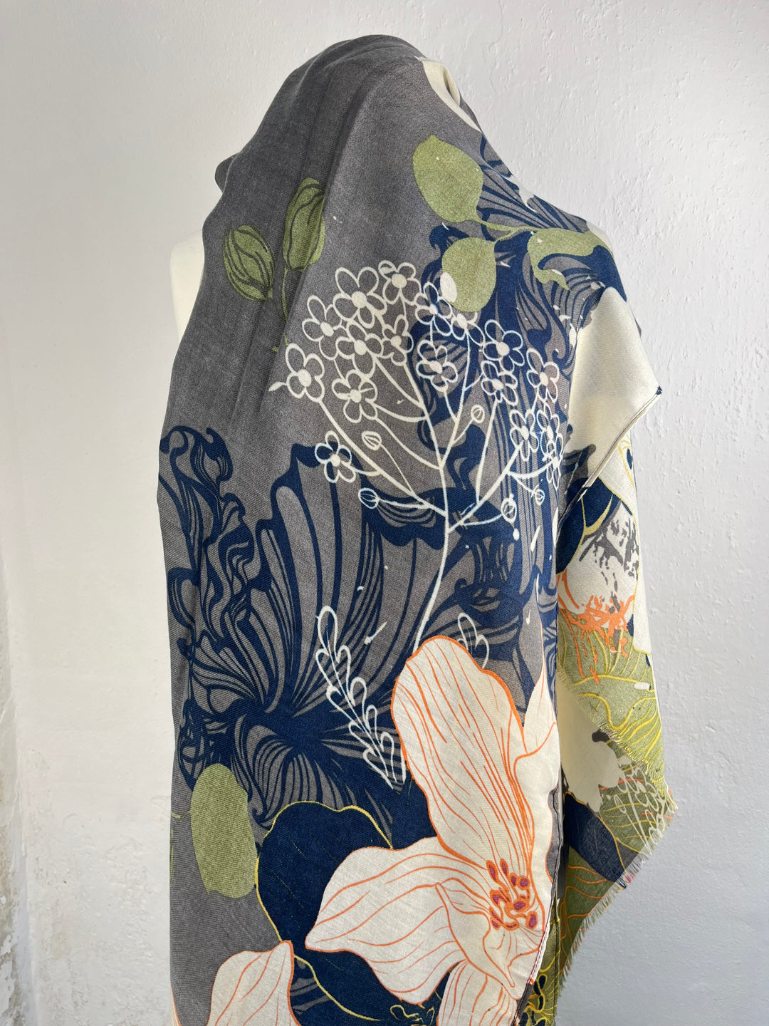 Schal floral, grau