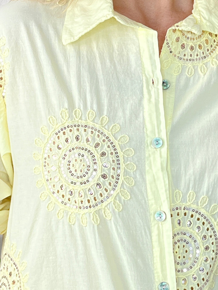 Bluse mit Stickerei und Paillettenverzierung von Bella Vita - Mode &amp; Lifestyle
