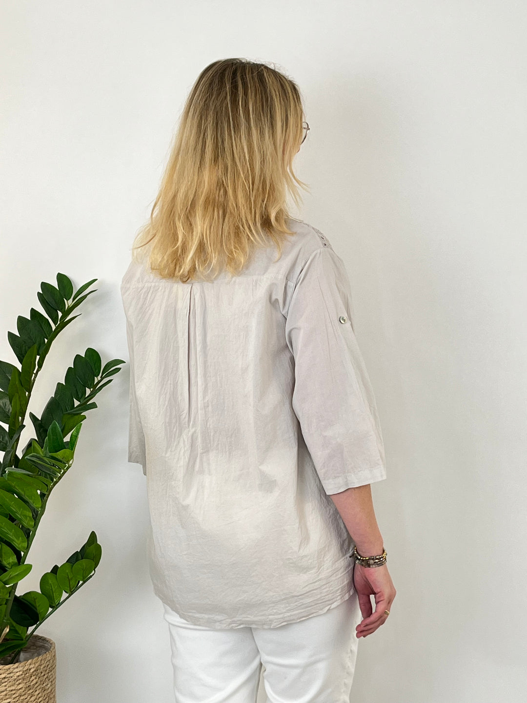 Bluse mit Stickerei und Paillettenverzierung von Bella Vita - Mode &amp; Lifestyle