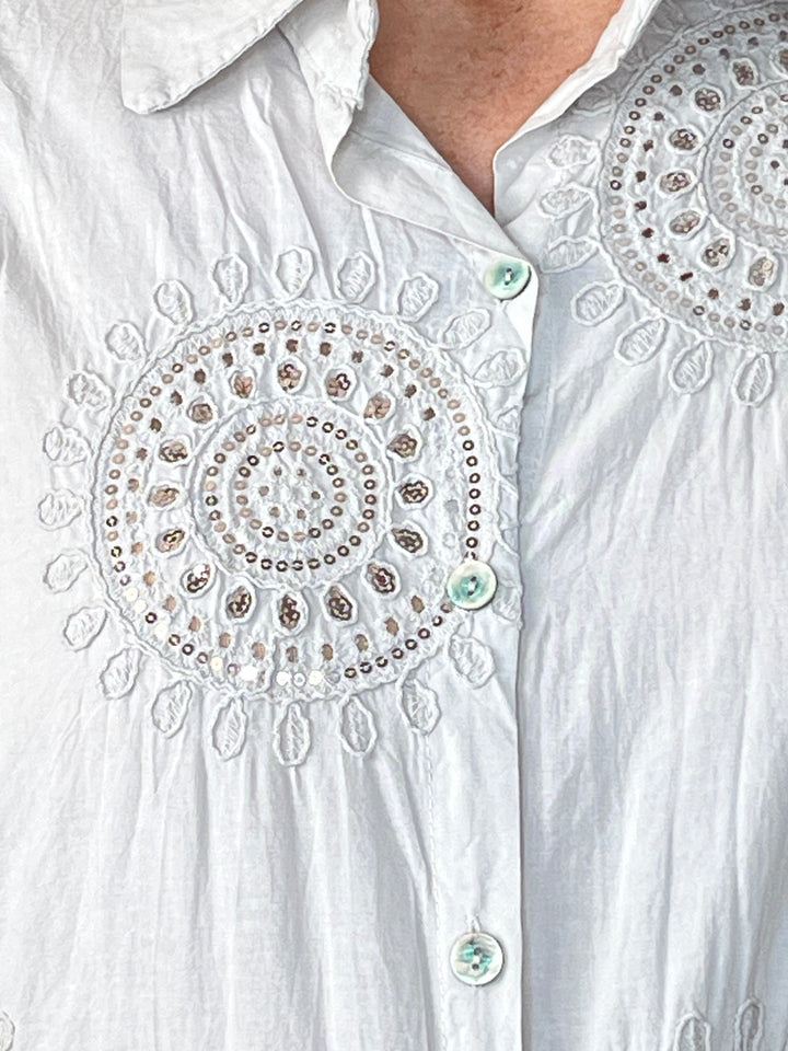 Bluse mit Stickerei und Paillettenverzierung von Bella Vita - Mode &amp; Lifestyle